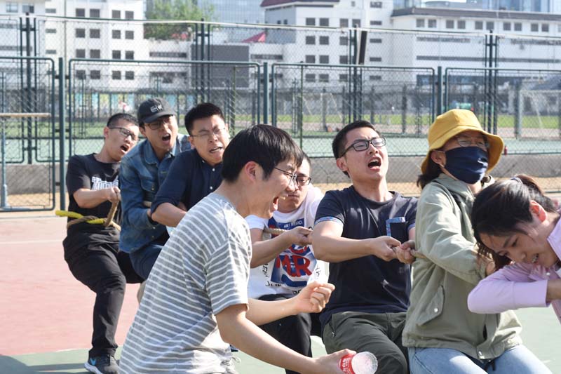 拔河賽場(chǎng)上的團結一心